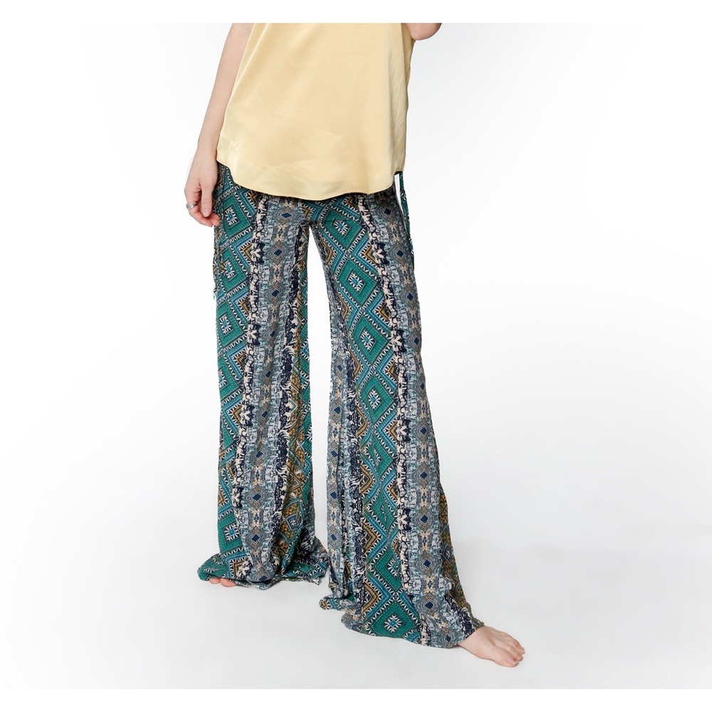 Flare leg detailed pant